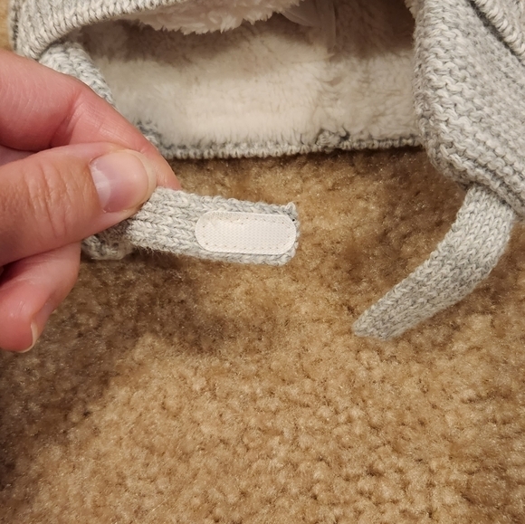 Baby GAP Gray and White Sherpa Lined Bear Beanie, size 0-3 months - Picture 4 of 7